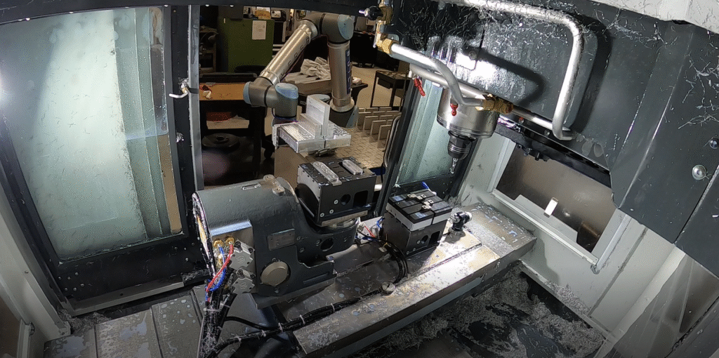 Collaborative Robot milling material