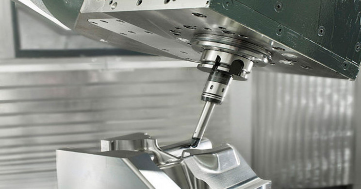 5 axis milling machine cutting metal